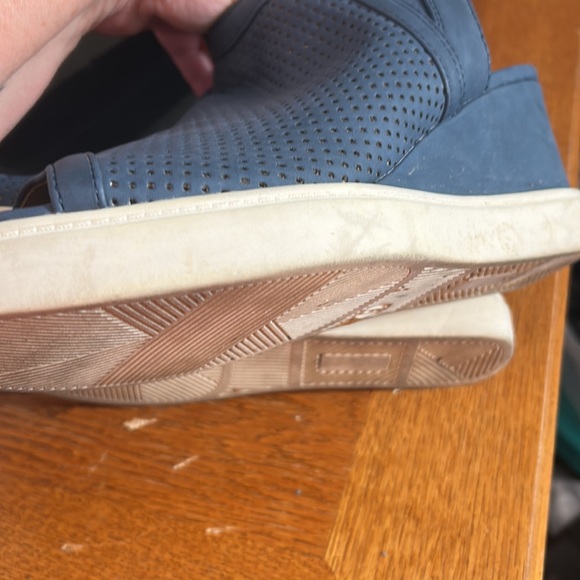 Cute, comfortable dress shoes - Picture 4 of 4